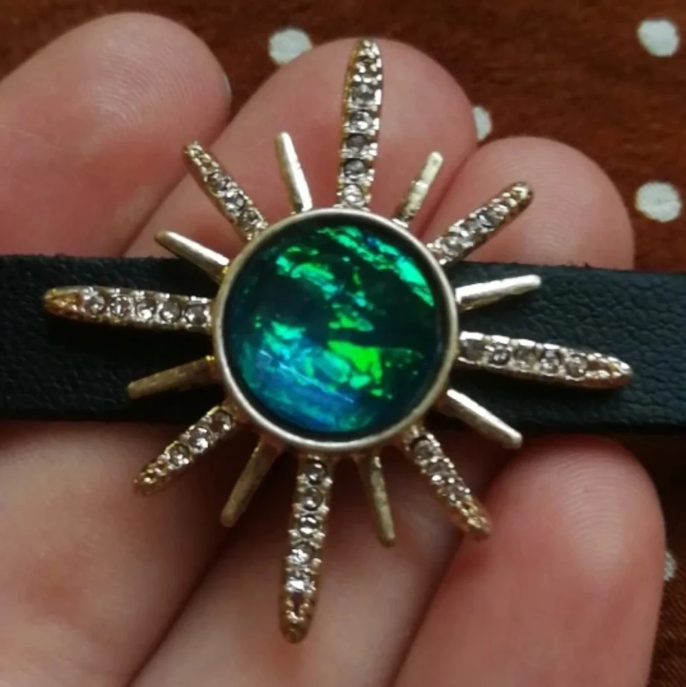 Iridescent Sunburst Star Choker